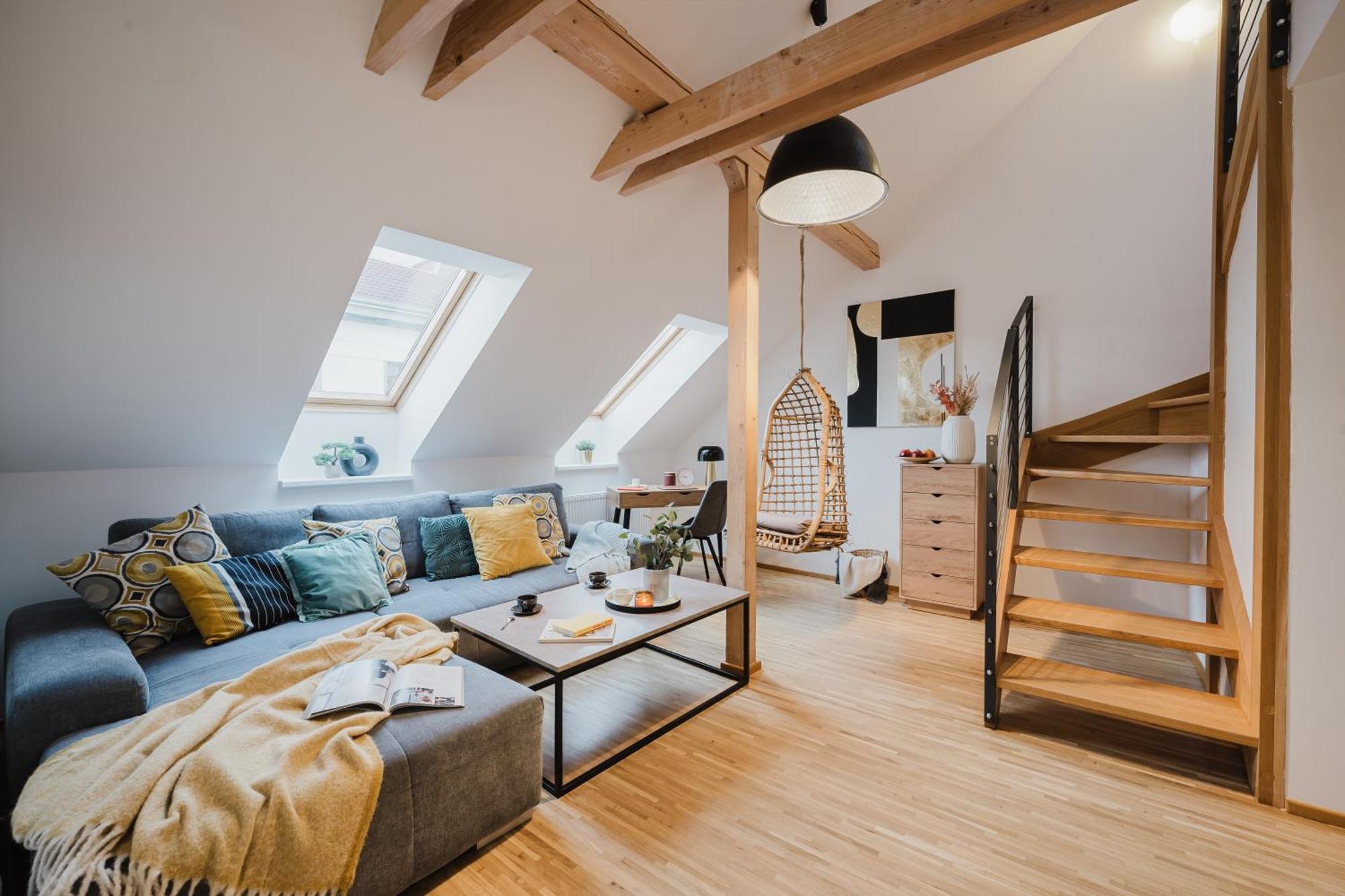 Days - Attic Loft - Work Space - Private Parking * Praga