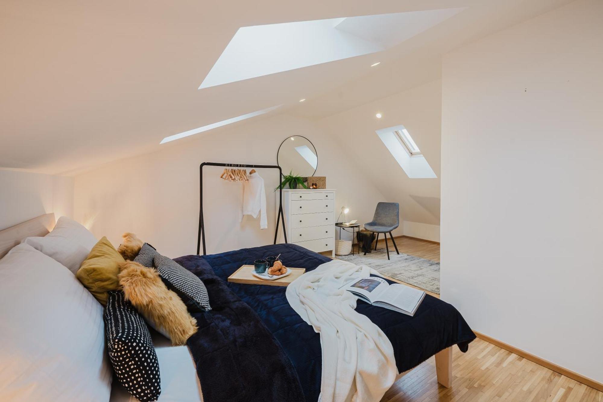 Days - Attic Loft - Work Space - Private Parking * Praga