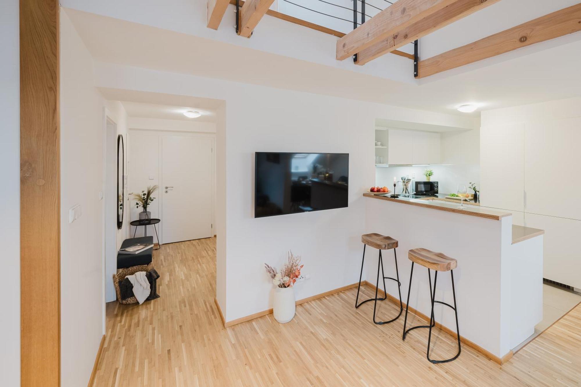 Days - Attic Loft - Work Space - Private Parking *