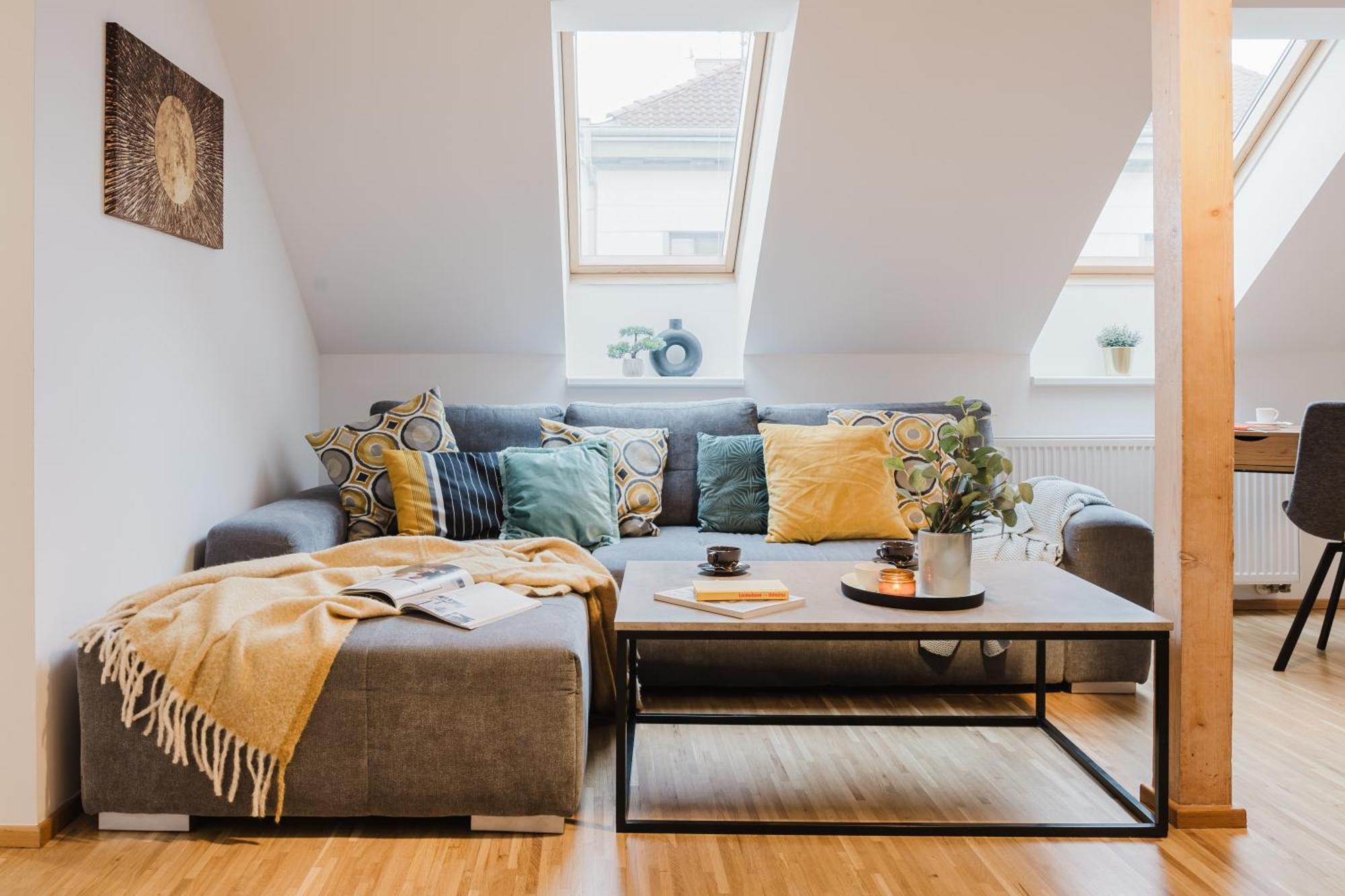 Days - Attic Loft - Work Space - Private Parking