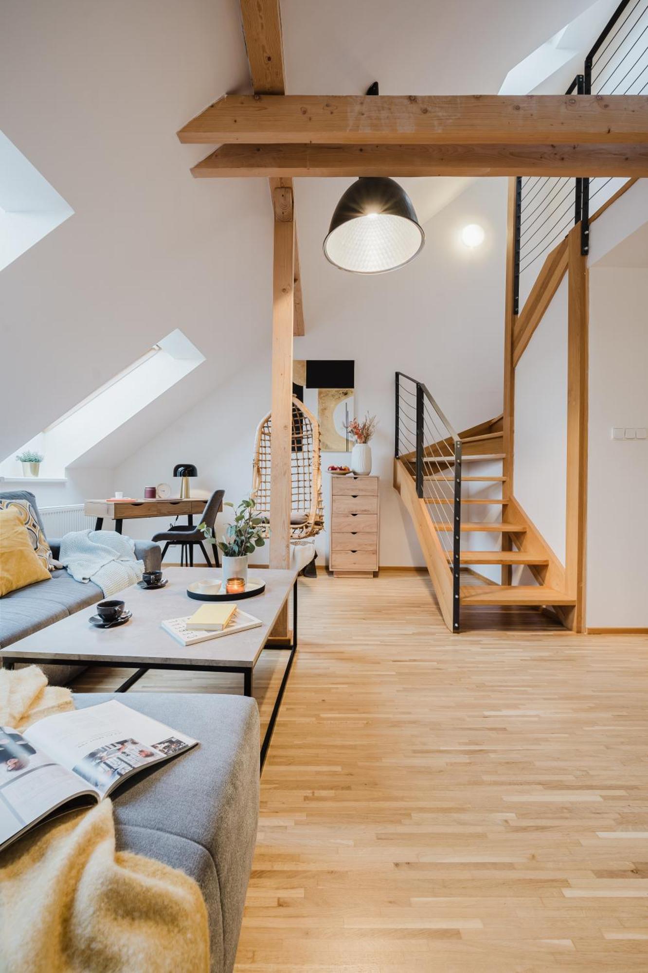 Days - Attic Loft - Work Space - Private Parking Appartamento