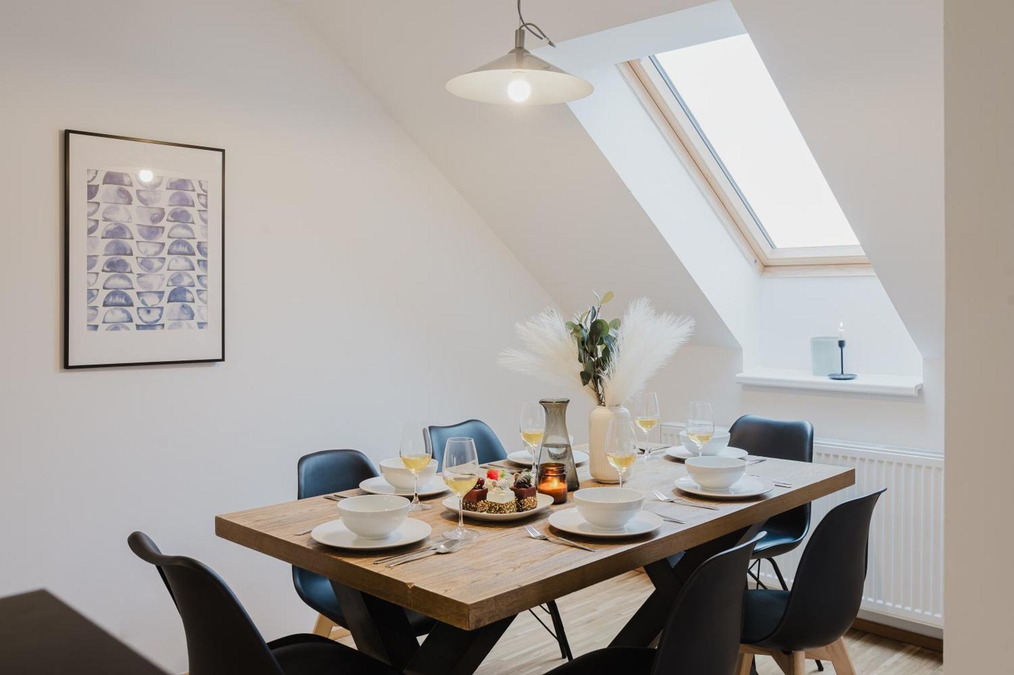 Days - Attic Loft - Work Space - Private Parking Appartamento Praga